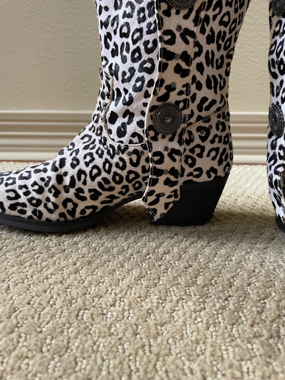 Sexy Dingo “Snow Leppard” Hair-on-Hide Cowboy Boots (8) - Picture 10 of 14